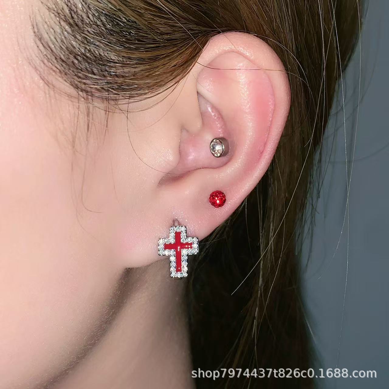 New red diamond-studded cross pixel earrings / Unique, versatile, and minimalist earrings / Super sparkly and exquisite stud earrings
