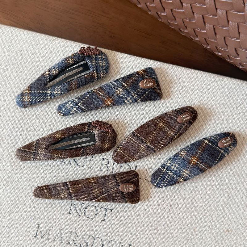 Japanese and Korean style autumn and winter patterned hair clips for women, versatile and gentle, with a high-end feel, suitable for side bangs and loose hair