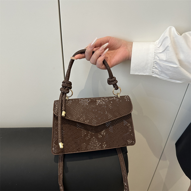 Bolso con estampado de piel de serpiente de diseño de nicho de lujo ligero transfronterizo para mujer 2025 nuevo bolso de mensajero de un solo hombro