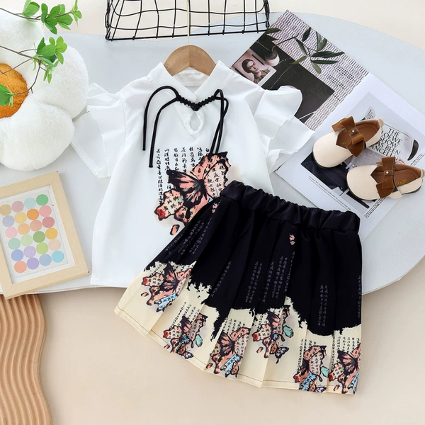 T-shirt, black mini-skirt