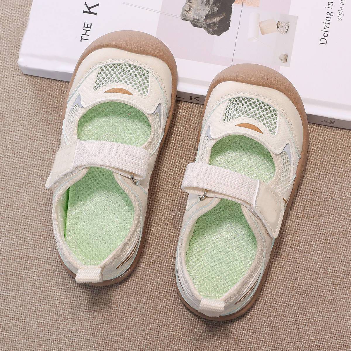 Sandálias de niñas verano 2026 nuevos zapatos casuales transpirables de malla para niños zapatos deportivos para correr zapatos para bebés image 4