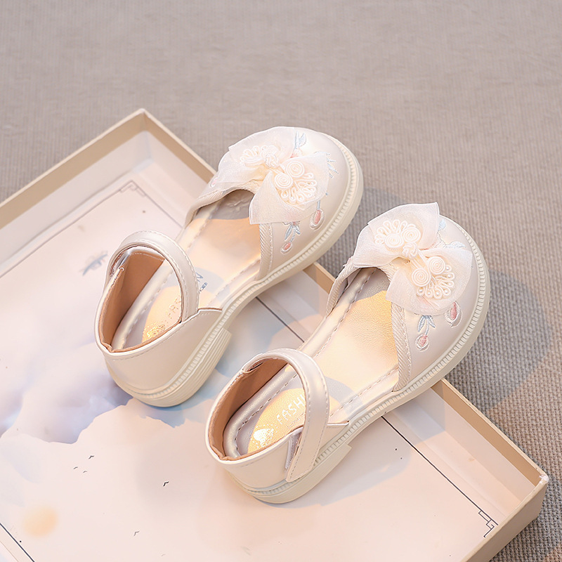 Sandalias para niñas 2025 verano nuevos zapatos de estilo antiguo para niños zapatos de princesa para niñas zapatos Hanfu de estilo chino bordado marea