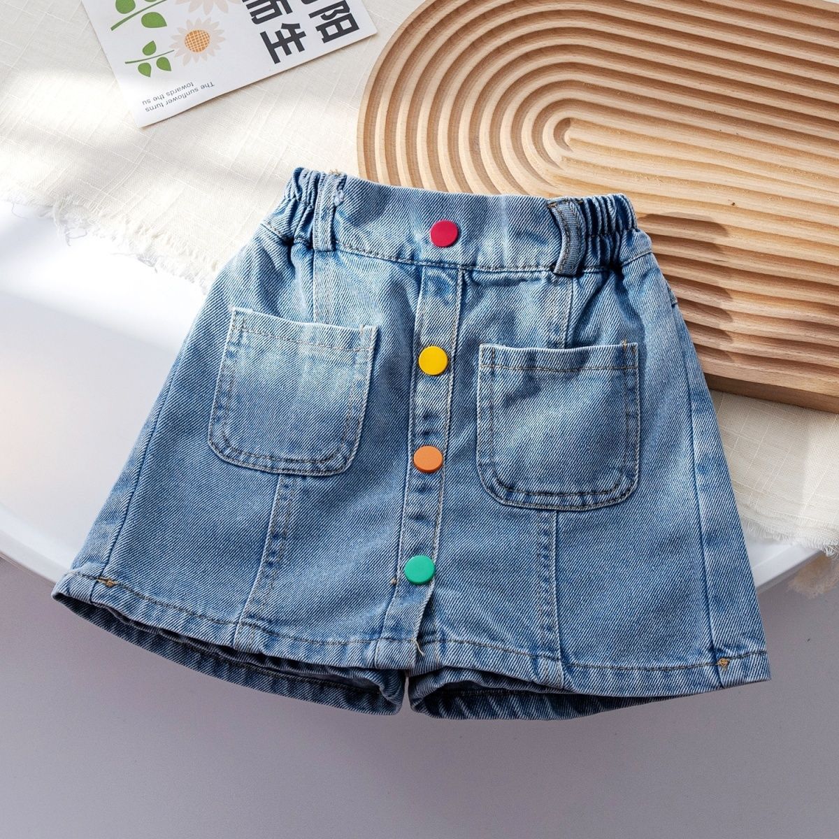 Sweet denim shorts for girls, Korean style, fashionable short skirt, children's summer denim skirt, casual and versatile.