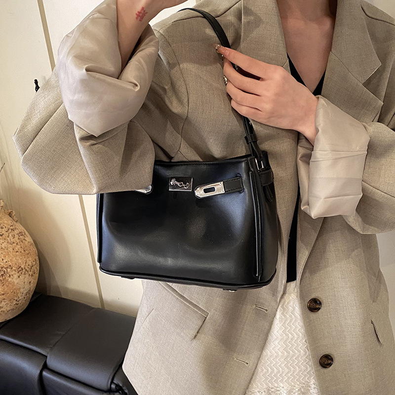 Viajando al trabajo, bolso de axila de gran capacidad para mujer 2024 invierno retro moda casual bolso de hombro coreano