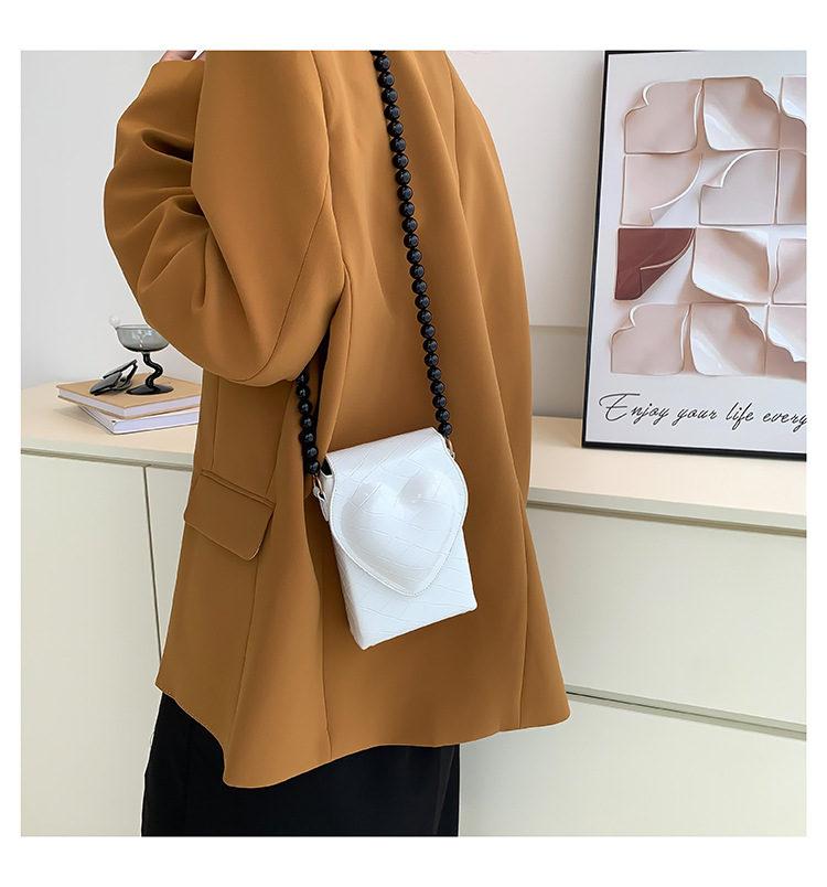 Women's Small Pu Leather Heart Shape Fashion Square Magnetic Buckle Crossbody Bag display picture 5