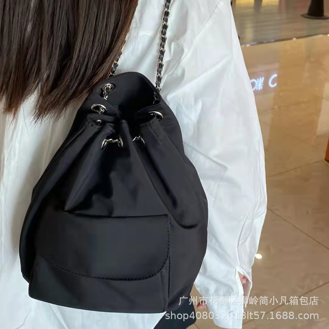 8748链条双肩包 (2).jpg