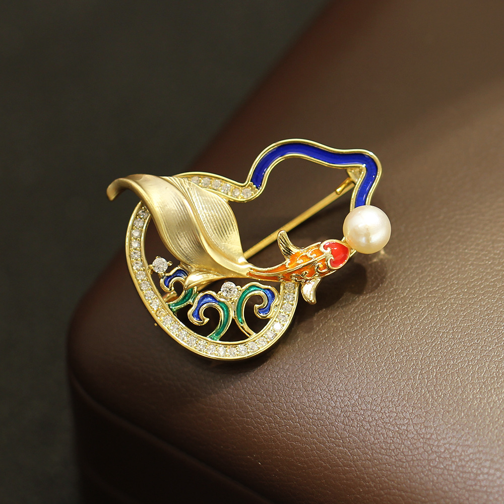 Spilla cinese koi zucca in oro con perla d acqua dolce_voghion.com