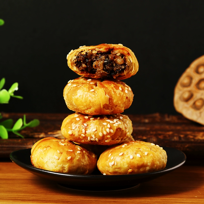 Huangshan Shaobing Anhui specialty dried plums, vegetables, pork, small Shaobing, pastry, snacks, snacks, and crispy cakes