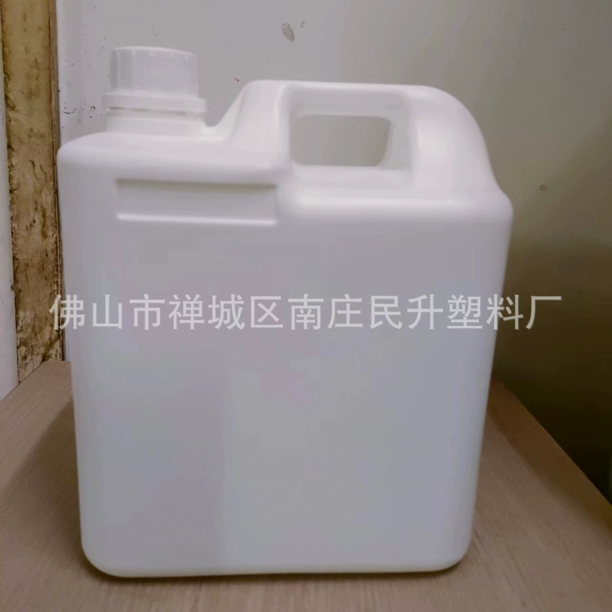 Спот 6L пластиковые квадратные бутылки