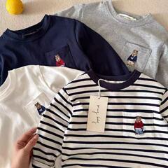 子供のストライプ Tシャツ長袖 2025 春と秋の新しいスタイルの男の子と女の子のトップストレンディなベビー漫画ボトムシャツ女性のファッショナブルなスタイル