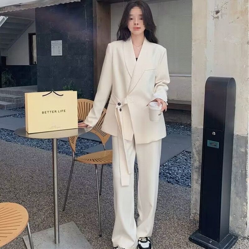 韩版设计感小西装套装女春秋新款高级感气质休闲阔腿裤两件套