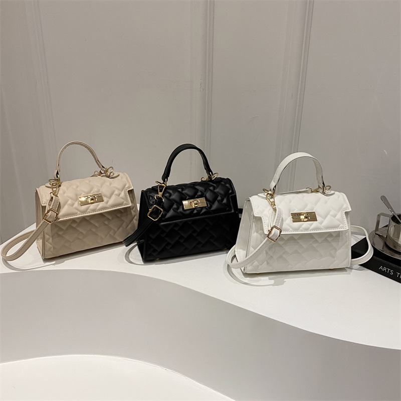 Este año, la popularidad de la cerradura casual 2024 nueva moda de invierno de diseño simple, bolso de hombro, bolso de diamante