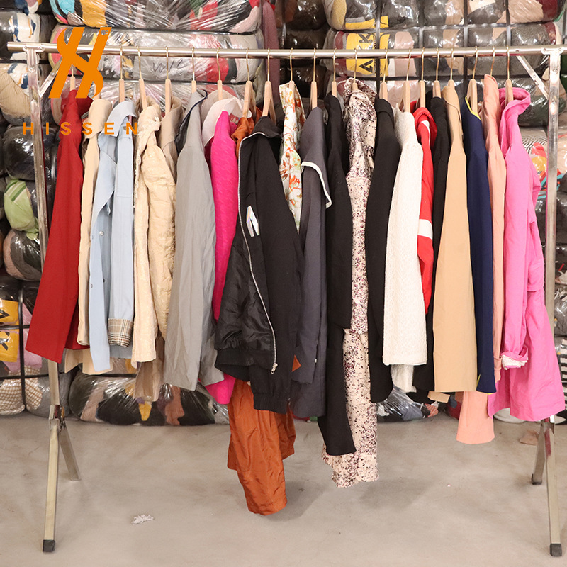 现货供应二手衣服混合女装外套按斤卖ladies used clothes45kg/包