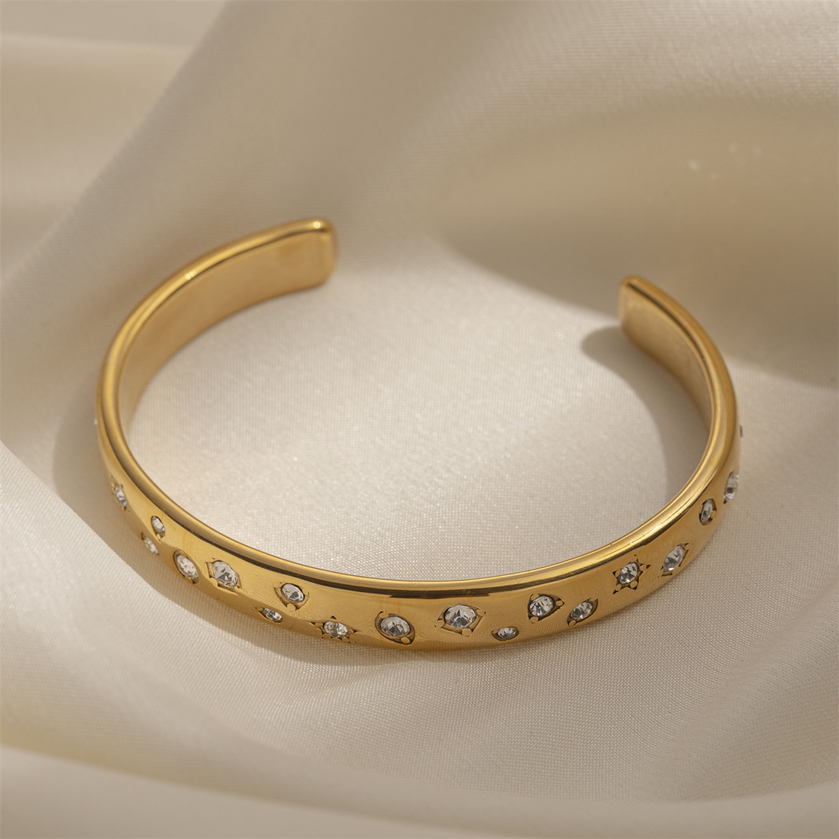 Tena Pulsera de acero inoxidable europea y americana Sencilla y alta calidad Moda salvaje Diseño de nicho Pulsera de acero de titanio Joyas de mano