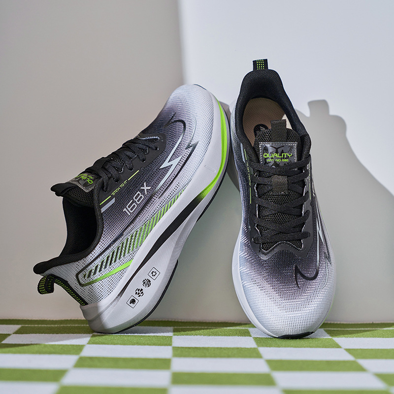 Zapatos de carreras de malla ultraligera transpirables para jóvenes Guochao, zapatos de carreras de carbono anti-deslizante para hombres