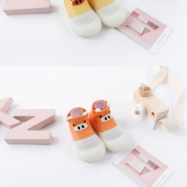 Kid's Sports Cartoon Round Toe Sock Shoes display picture 6