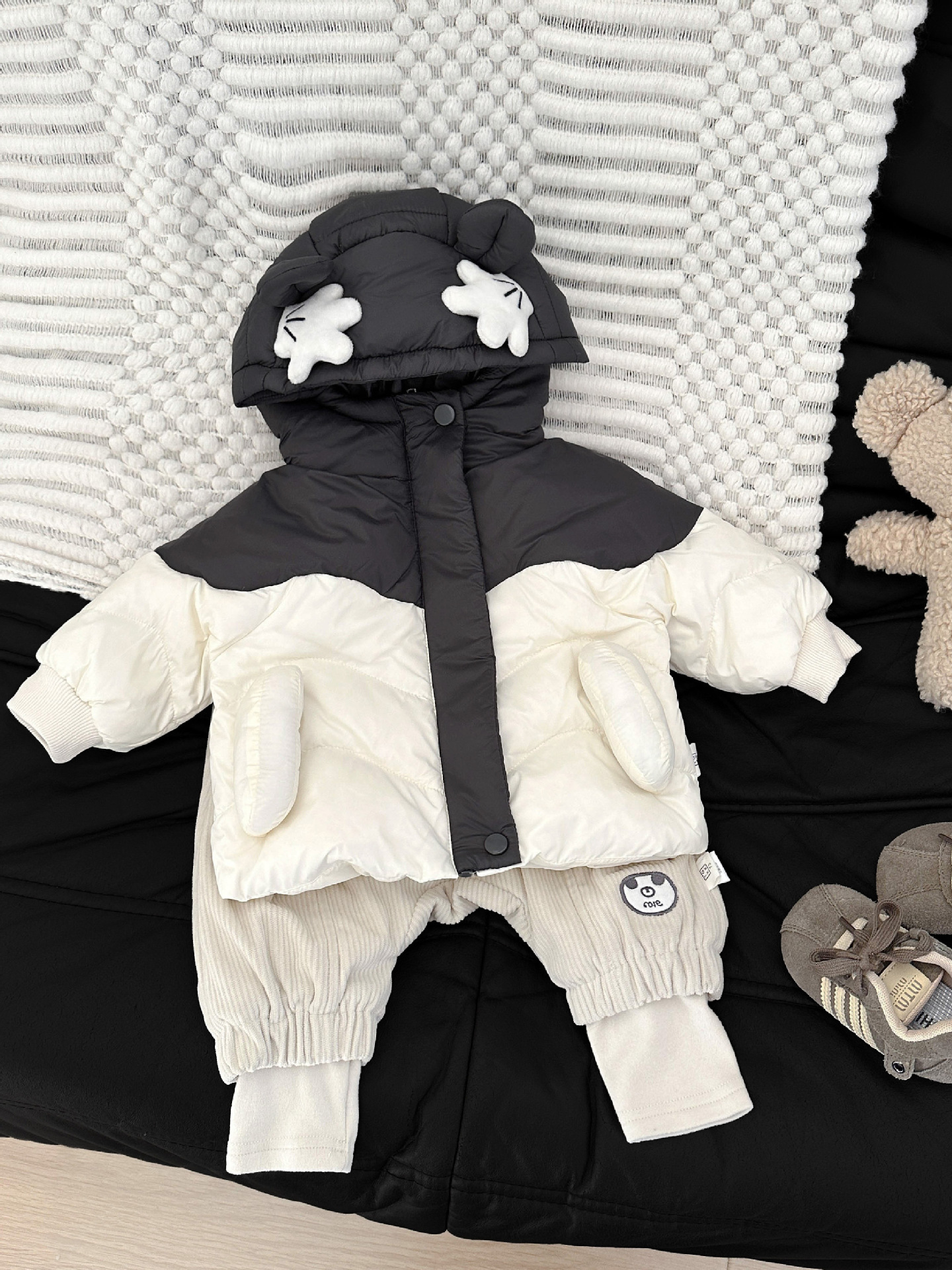 90 chaquetas blancas de invierno para bebés de sexo masculino y femenino, nuevos lindos bebés y niños pequeños, chaquetas cálidas con capuzas de color exterior