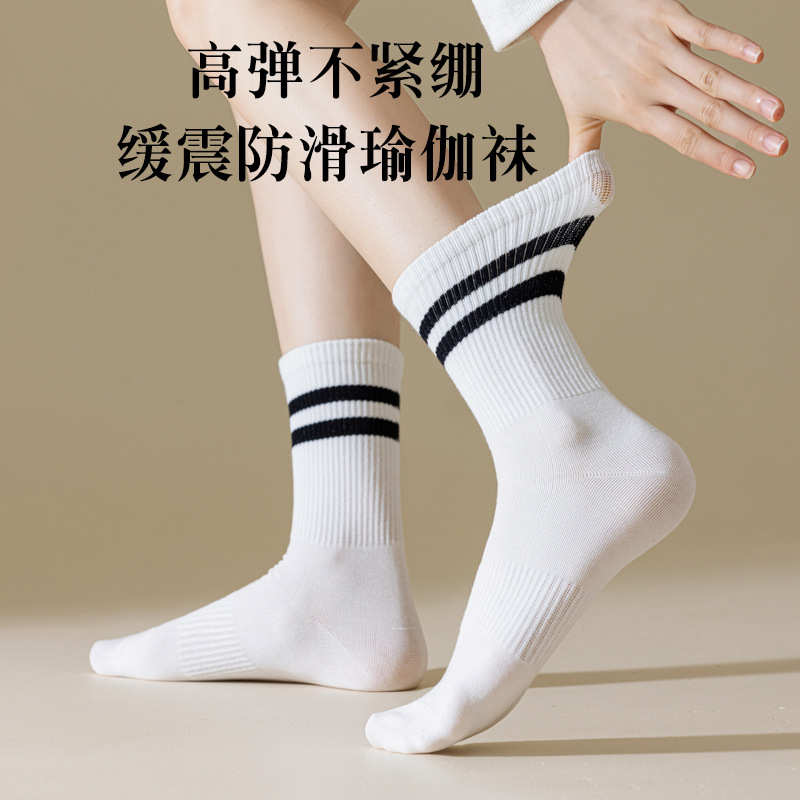 靴下の女性の中筒の靴下の春と秋のヨガの運動のフィットネスの綿の靴下は汗の女性の秋冬の白黒のランニングの長い靴下を吸います。|undefined