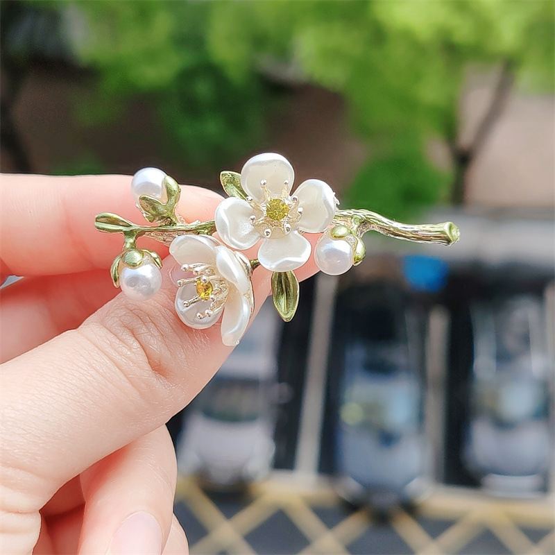 Jasmine Flower Brooch Elegant Floral Pin For Women's Apparel_voghion.com