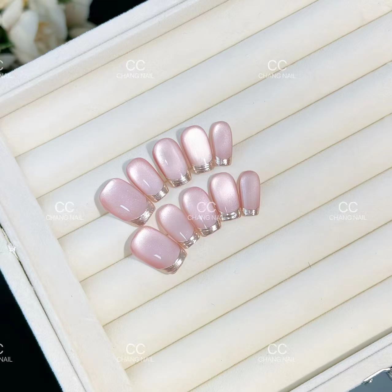 Yiyi Dance [Golden Powder Family] Parche de uñas postizas Desmontable Pasta de judías cortas Gradiente Brillante Temperamento suave