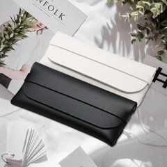 Sunglasses-Only Black and White Soft Pouch Box  
Fashionable, Trendy Leather Eyeglass Case with Soft Pouch – Wholesale, Portable Design Featuring a Strap for Sunglasses