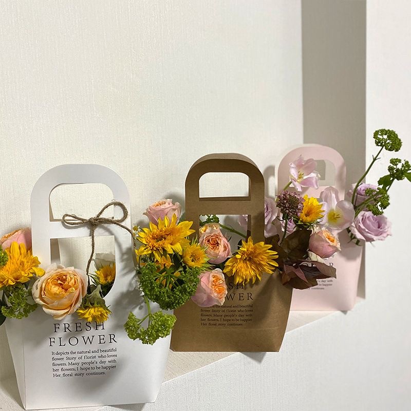 Bolsa de regalo de flores respiratorias transfronterizas bolsas de papel de flores red redins viento kraft bolsa de embalaje impermeable cesta de flores portátil