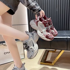 パリの新しい超人気のファッショナブルな女性用ダッドシューズ 2025 夏の新しい厚底の軽量で足を小さく見せるカジュアルシューズ