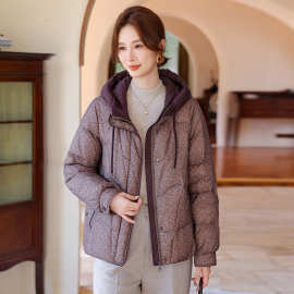 妈妈装羽绒服90白鸭绒绒爆款洋气短款连帽外套奶奶装时尚上衣新款