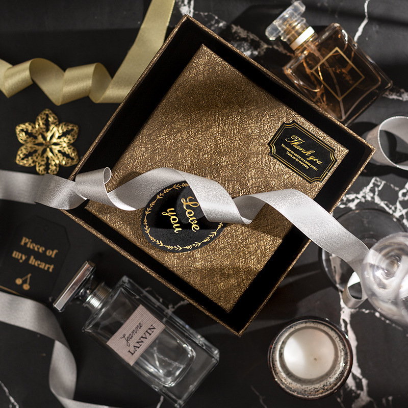 En stock venta al por mayor 2,2 borde dorado cinta regalo de cumpleaños pastel embalaje cinta arco flor regalo