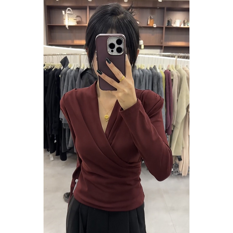 法式洋气别致V领小上衣女2025冬季新款纯色高级感显瘦打底衫T恤潮|undefined