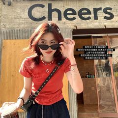 純綿【Hot issue】夏の甘い色の縞刺繍レトロな赤いtシャツ半袖上着が湿っている