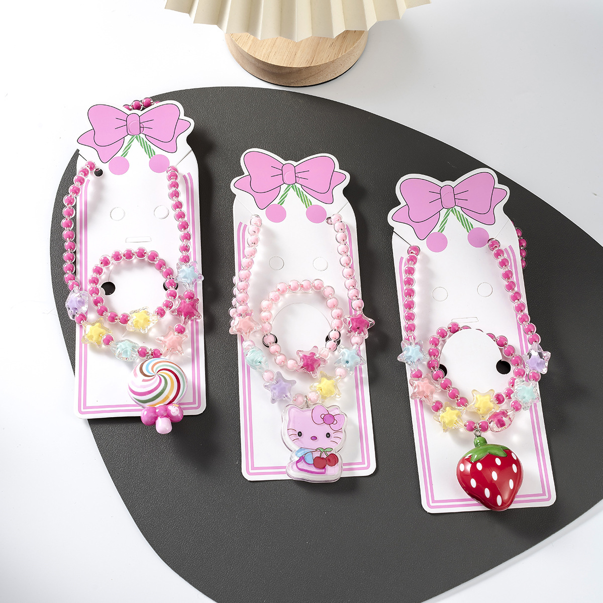 Directo de fábrica colgante luminoso collar traje de dibujos animados pulsera luminosa con luz joyería para niños joyería creativa al por mayor