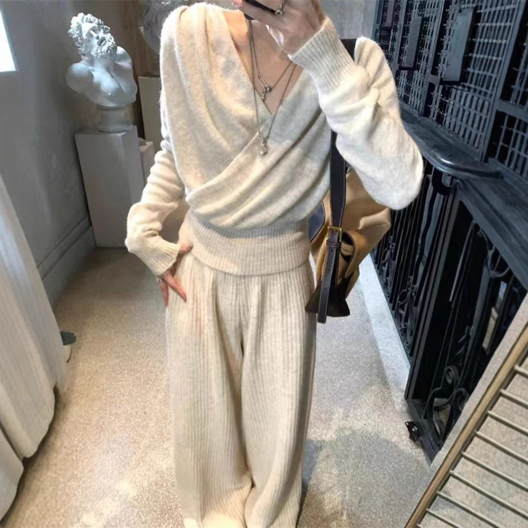 Elegant and Fashionable Cross V-Neck Pure Desire Style Knitwear Set 2025 Autumn and Winter New Slimming Look Knitwear Women's Two-Piece Set