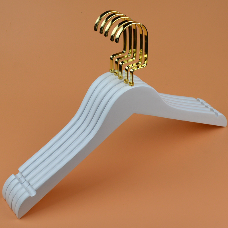 Percha de madera maciza soporte de ropa antideslizante sin costuras almacenamiento perchero de madera tienda de ropa para el hogar colgante de ropa de hotel al por mayor clip para pantalones