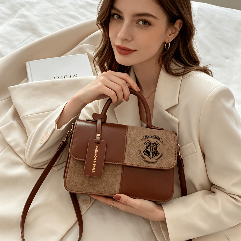Harry Potter Hogwarts Crest Small Square Handbag, Vintage Color-Block PU Crossbody Bag, College Style Shoulder Bag Harry Potter Hogwarts Crest Small Square Handbag, Vintage Color-Block PU Crossbody Bag, College Style Shoulder Bag