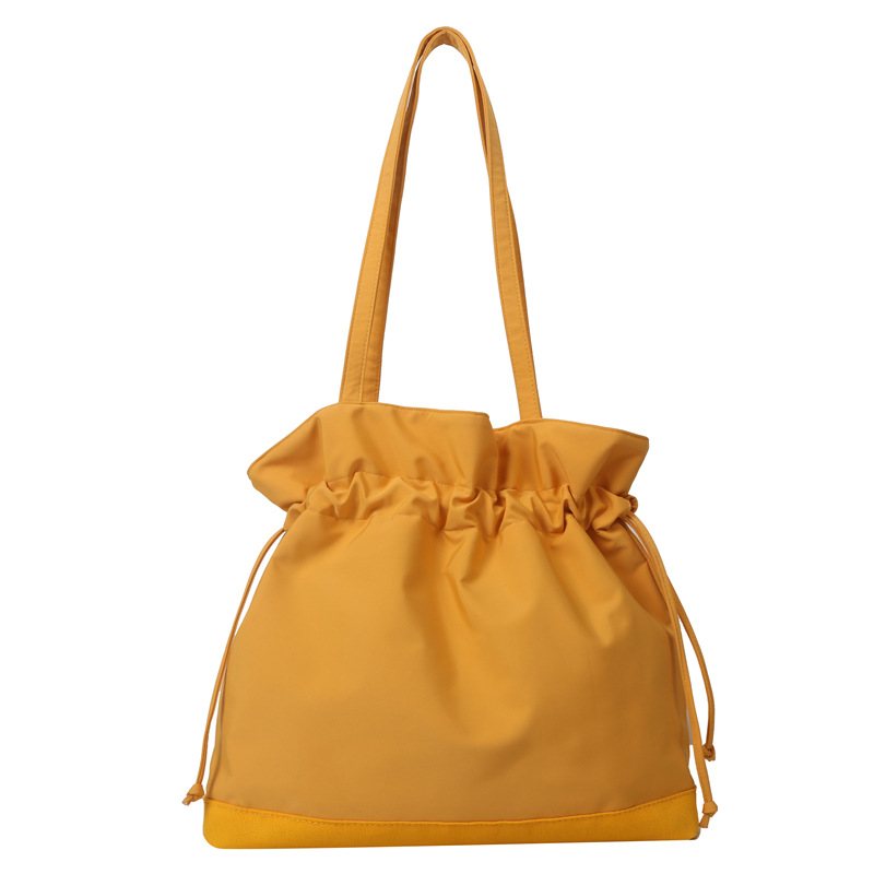 2023 nuevo estilo occidental casual color sólido Portátil Bolsa grande para las mujeres Solo bolso de hombro de invierno de moda cordón bolsa de almacenamiento de gran capacidad