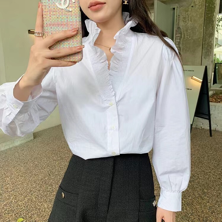 French-style elegant and niche new summer women's white shirt with an elegant lace stand-up collar, loose fit, single-breasted buttons, and puffed sleeves