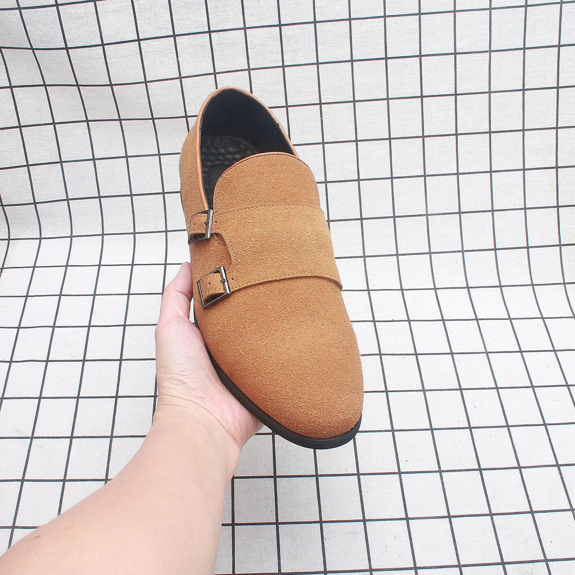 ��ʿ�羳�����ͷƤЬʱ��ĥɰ�������ƤЬһ�ŵŶ���Ь2236