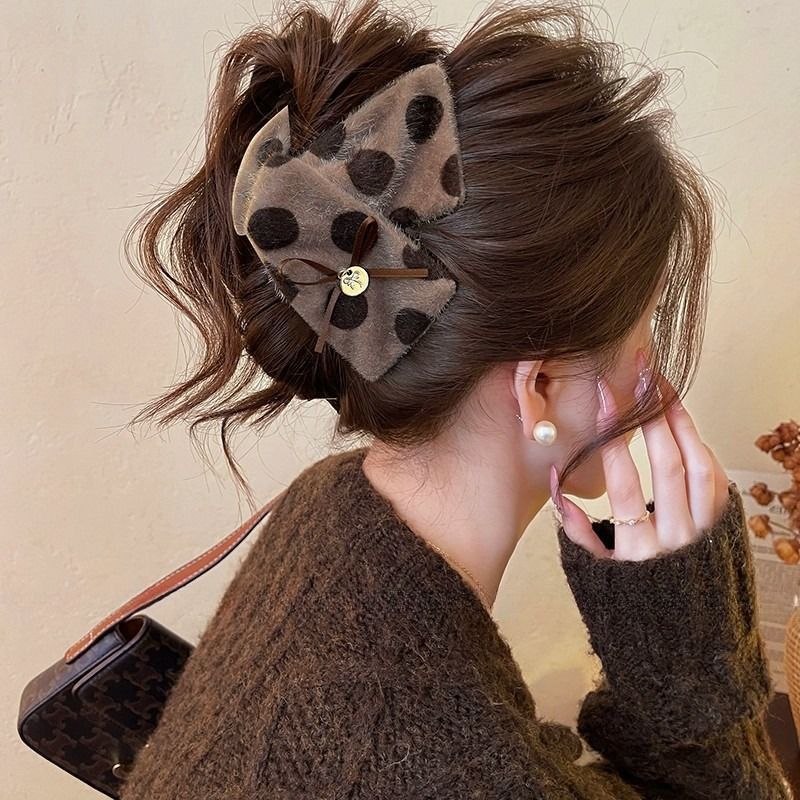 Elegante retrógrado leopardo triángulo clip de agarre mujer 2025 nuevo clip de cabello de cabeza de tiburón clip de cabello adornamiento para el cabello