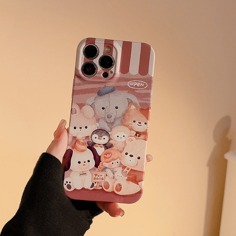 Suitable for shop doll group cartoon iPhone13 film shell creative apple 14PROMAX fine hole 12 protective cover