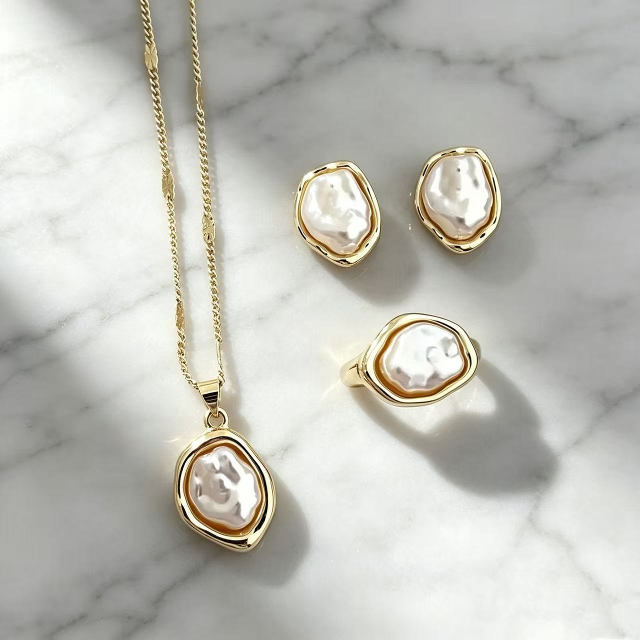 European and American Cross-Border French-Style Vintage Baroque Imitation Pearl Necklace and Earring Set, Elegant and Luxurious High-End Earrings for Women