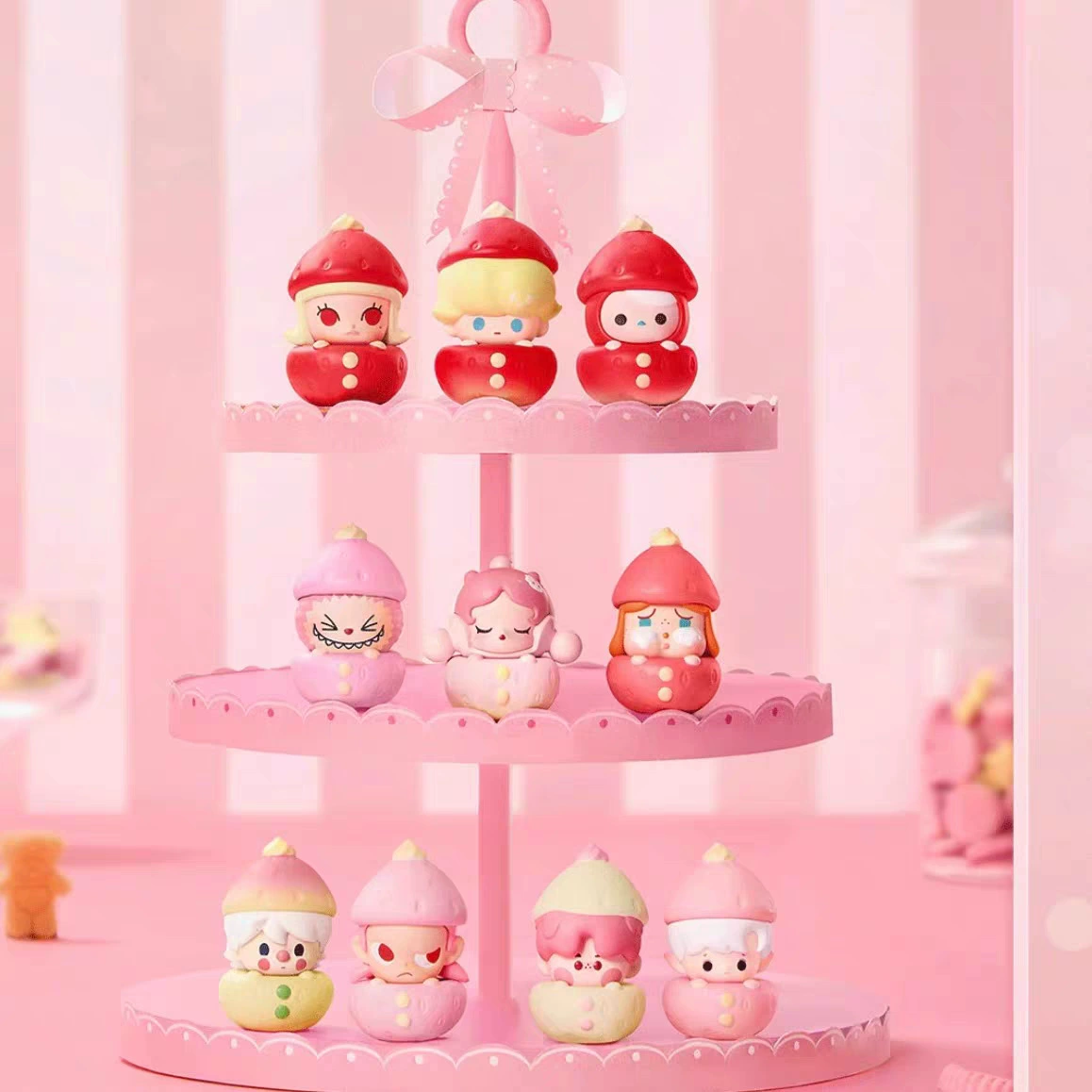 Коллекционная фигурка (Pop Mart) Mengpi лимитированная клубничная серия, слепок-брелок из винила, 2,5 см