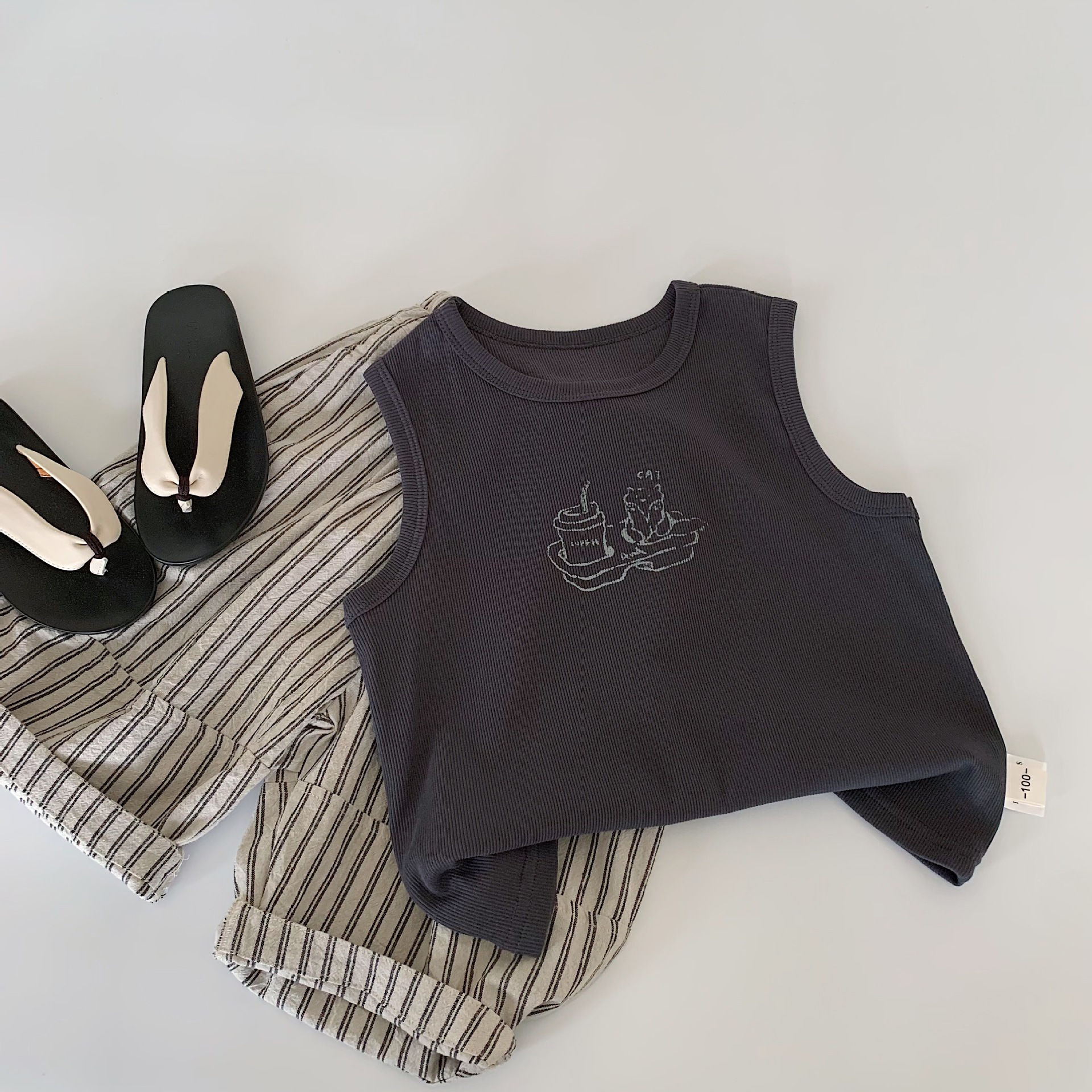 Chaleco sin mangas para niños Maibao 2025 verano nuevo estilo coreano para niños y niñas con estampado de estilo occidental de manga corta camiseta de todo fósforo marea