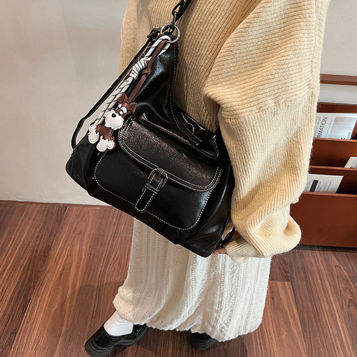 The 2025 trending minimalist versatile bags, made of oil wax leather PU material, with large pockets, suitable for travel and commuting, available in single shoulder and crossbody styles as well as backpack options.
