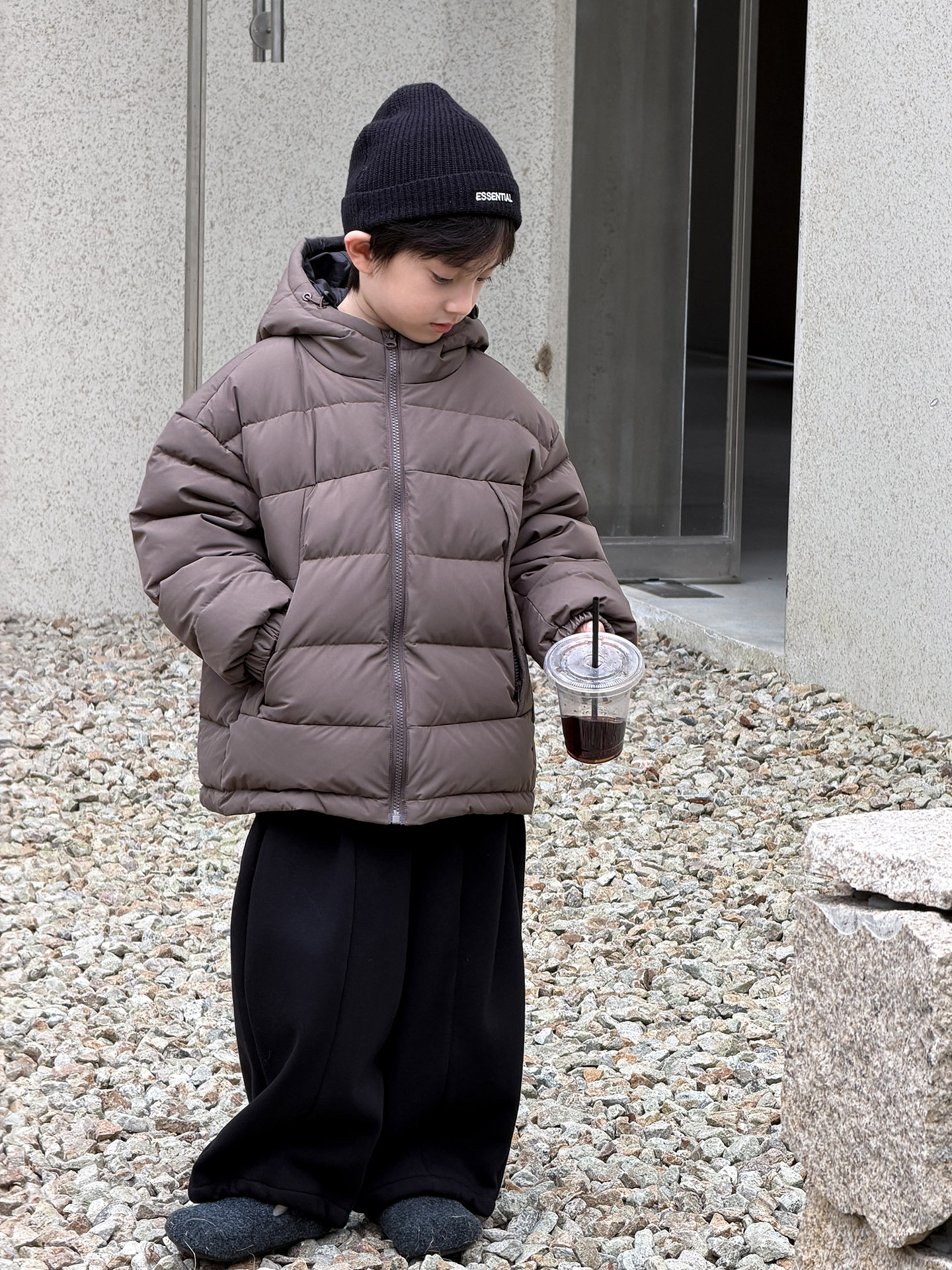 McCarthy ropa para niños chaqueta de plumón para niños chaqueta de pan gruesa para niños 2025 invierno nuevo chaqueta de calentamiento de la piel blanca