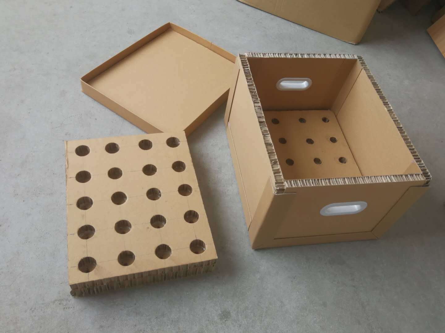 山东潍坊厂家制作蜂窝板纸箱 包装物流纸箱 快递加厚纸箱重型