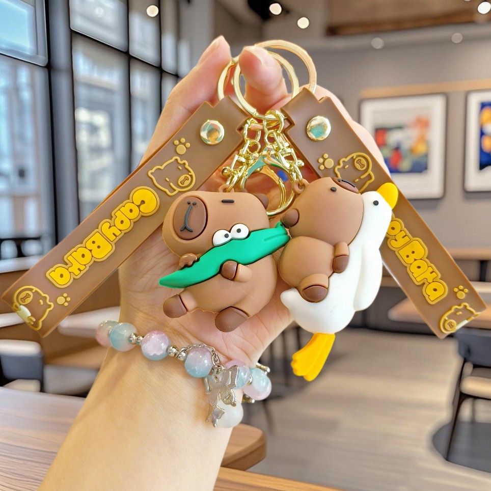 Nuevo llavero de Kapibala pareja mochila escolar colgante lindo capibara muñeca de PVC llavero de coche al por mayor