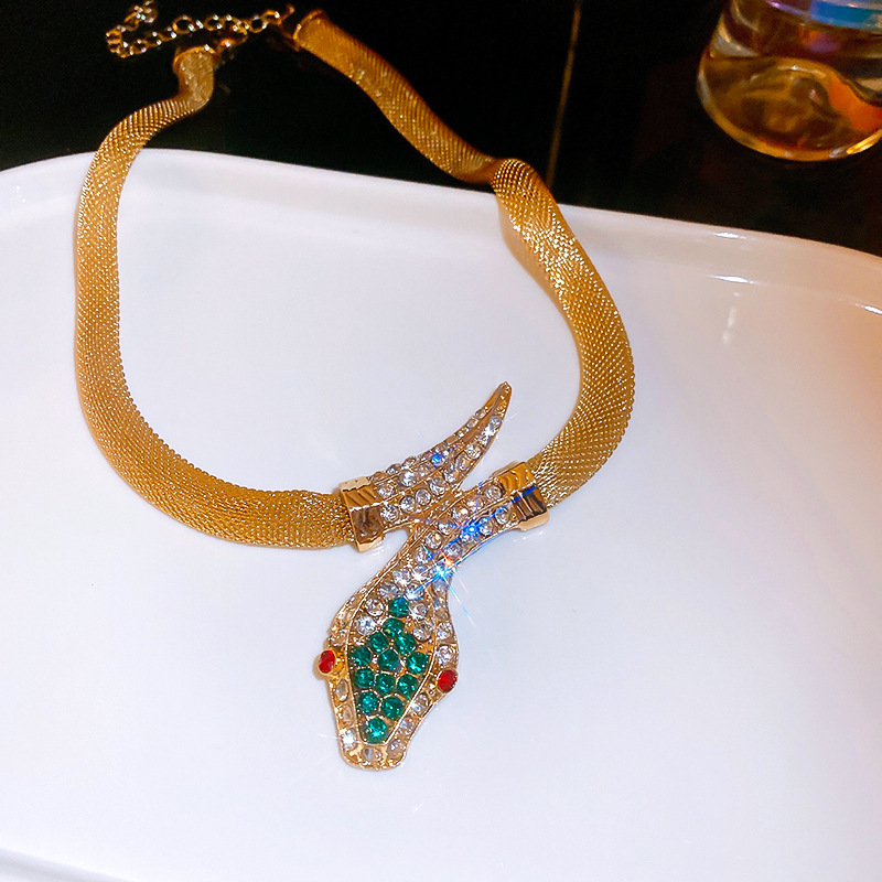 Conjunto de pendientes de collar de serpiente de diamantes transfronterizos, cadena de clavícula vintage vintage, accesorios de joyería de alta gama de nicho