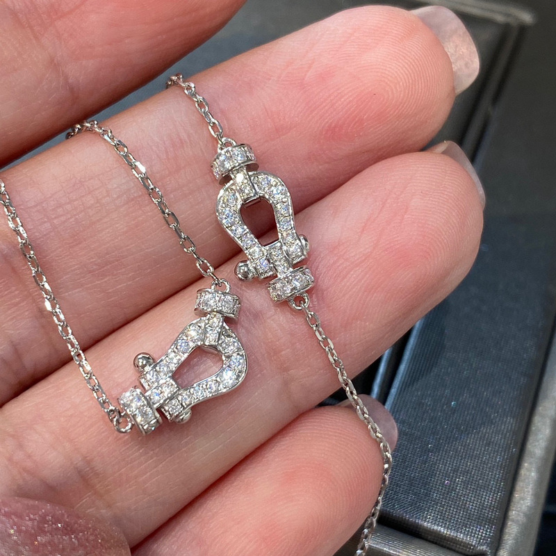 Full Diamond Mini Mini Small Horseshoe Buckle Liu Yifei Style Light Luxury Simple Bracelet Jewelry for Women Horseshoe Bracelet