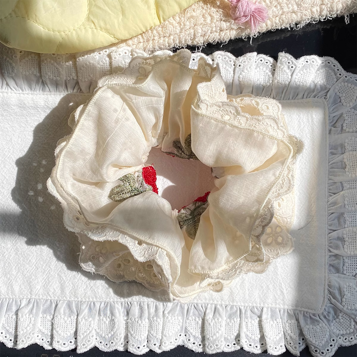 Primavera y verano, esbeltas nubes de color crema francesa de alta calidad, lazo para el cabello grande, cola de caballo, lazo de intestino grueso, tocado, flor para la cabeza